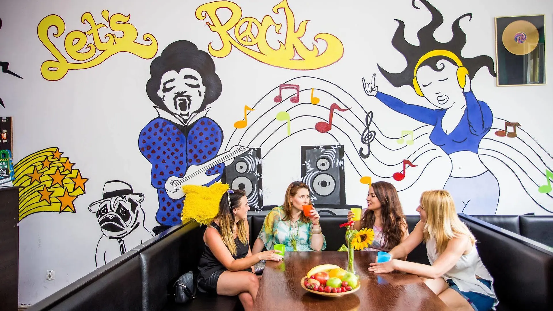 Let'S Rock Party Hostel! Age Limit From 18 Until 40! Krakow